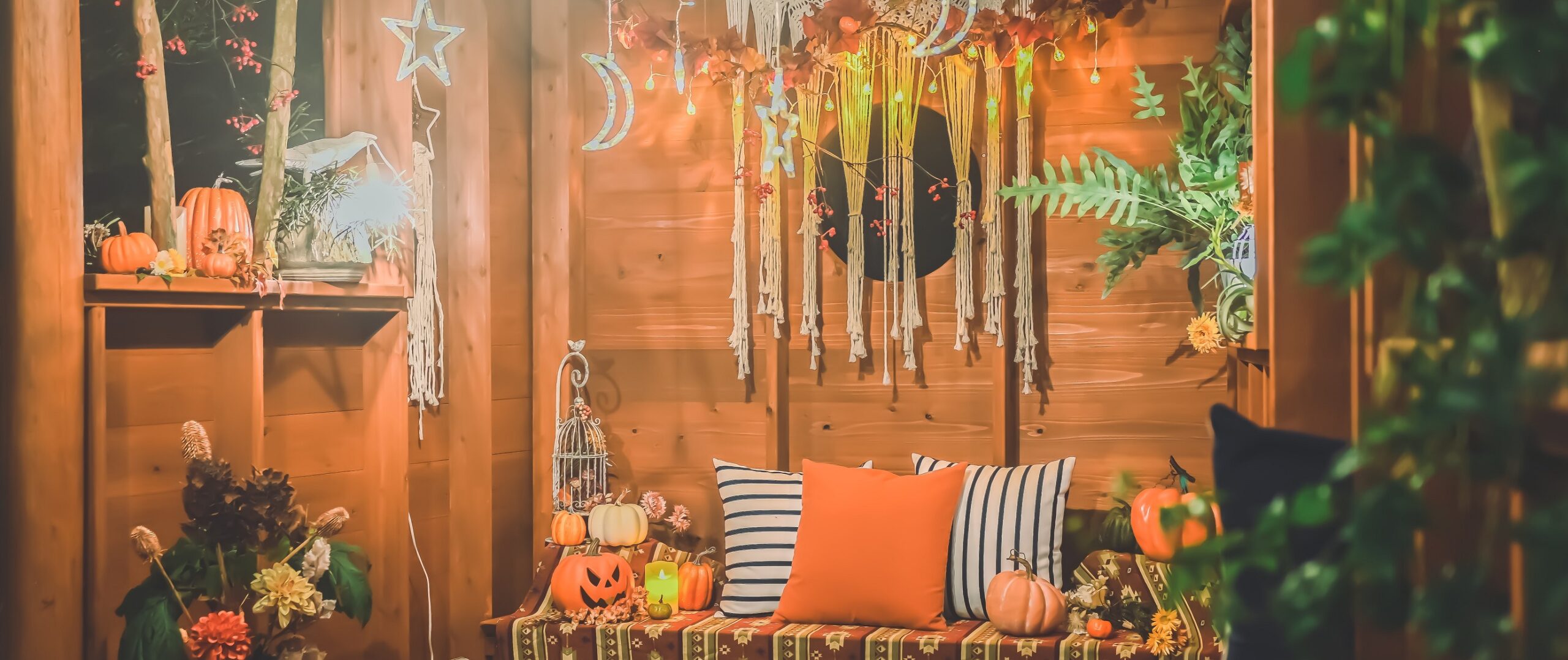 森のツリーハウスがハロウィンデザインに！