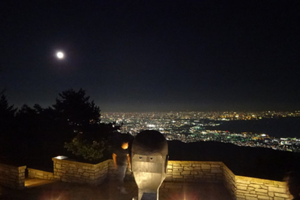 宝石箱をひっくり返したみたいな夜景!